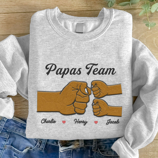 Daddy‘s Team Fist Bump Dad & Kids Vatertagsgeschenk für Ehemann Papa Opa personalisiertes besticktes Sweatshirt