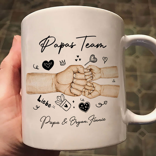 Papas Team Fist Bump personalisierte Tasse